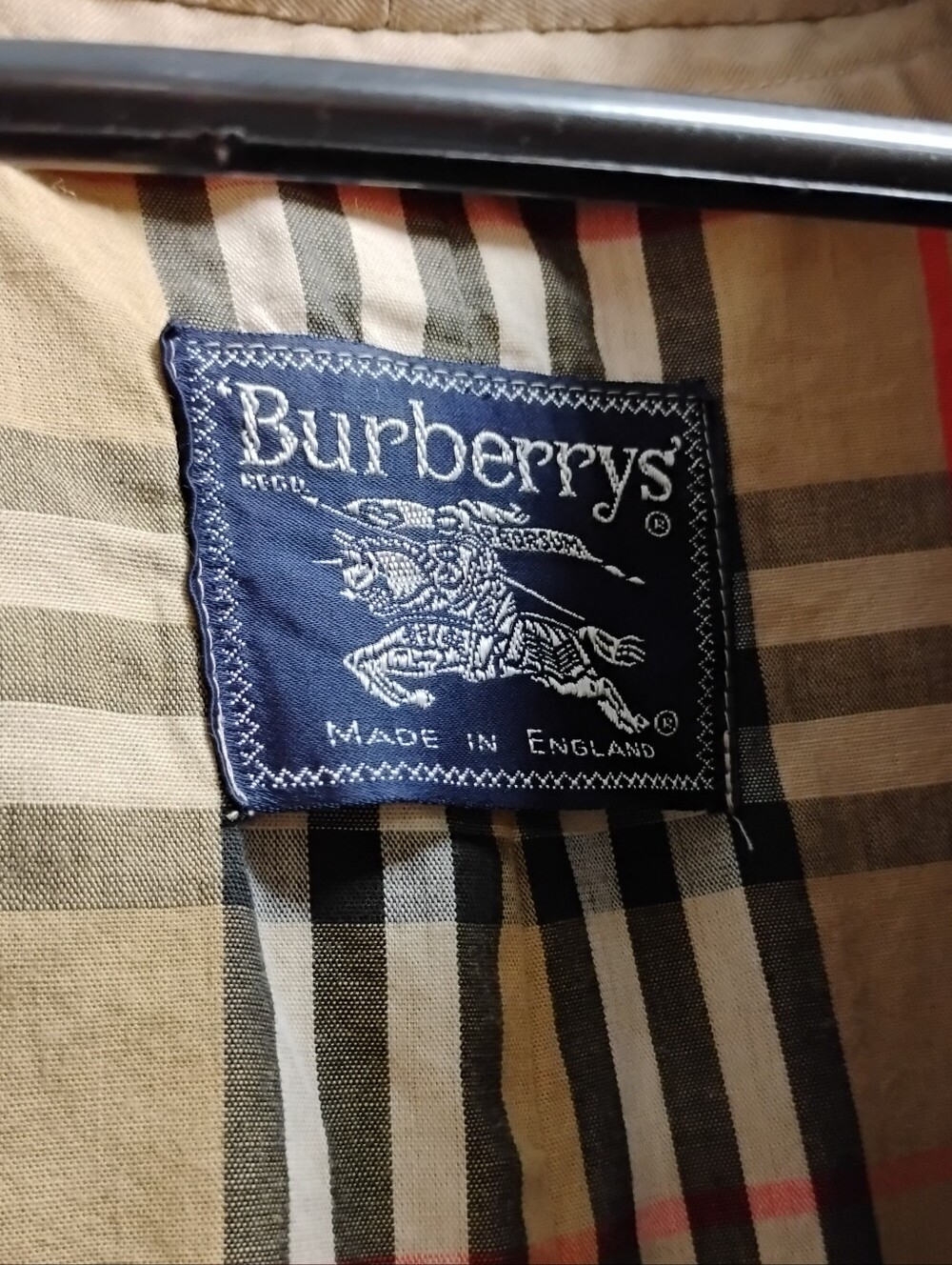 Vintage Burberry Beige Women's Trench Coat with Signature Check Lining - Picture 9 of 13
